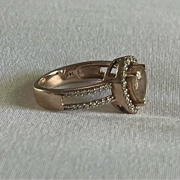 Morganite & Diamond Halo Ring – 14kt Rose Gold – Size 7 - Picture 7 of 8